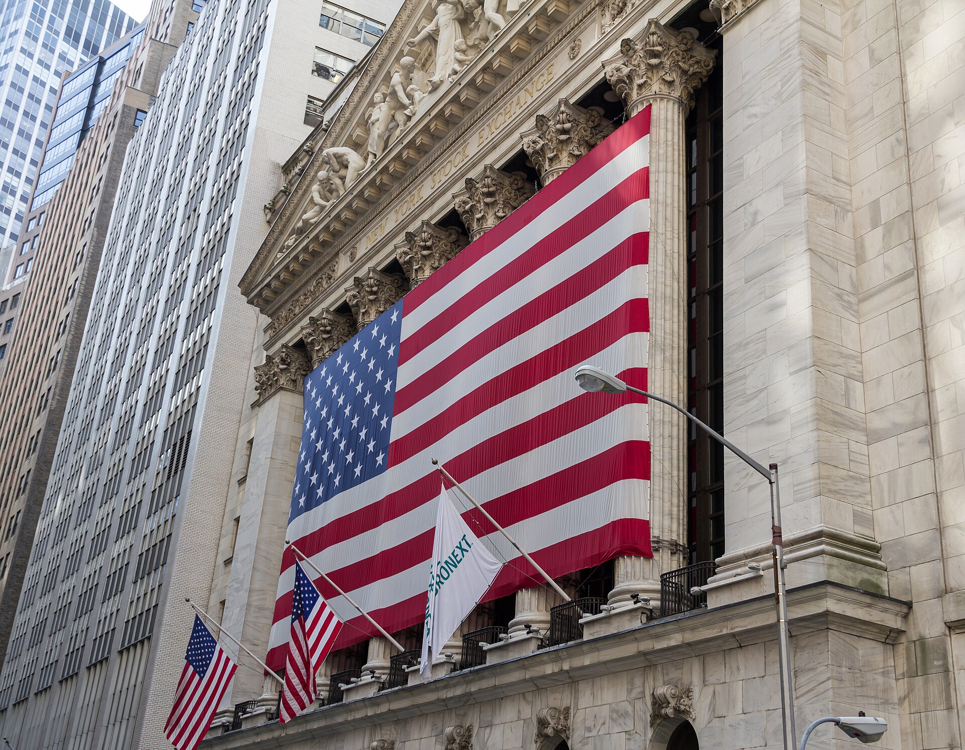 Ackman Says Mamdani's Economic Plan Would Be a "Disaster" for New York